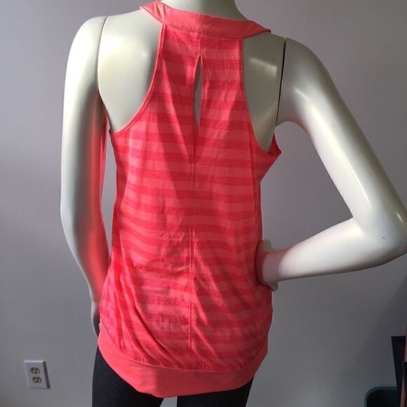 Old Navy Coral color active keyhole back Top - Picture 3 of 7
